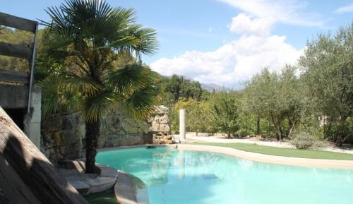 Apartment with Pool View 