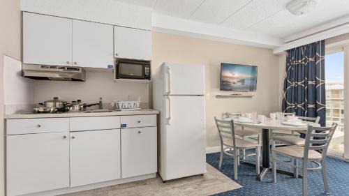 Two Room Suite with Balcony - Unit C1