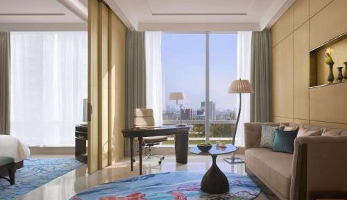 Raffles King Room with Garden View - Smoking