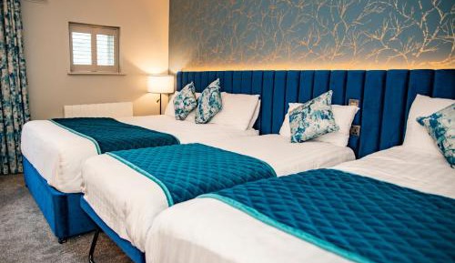 Family Room (2 Adults + 2 Children)