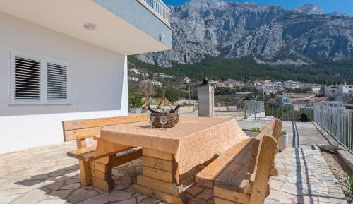 Apartment with Garden View