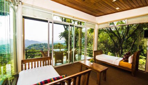 Apartment with Mountain View