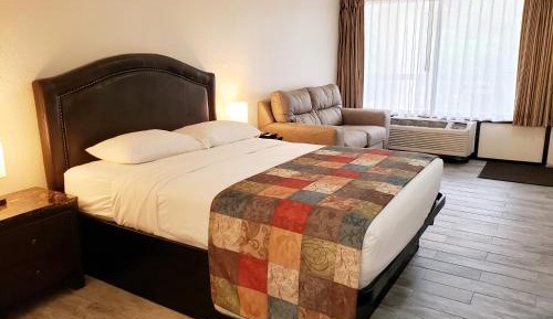Room with Queen Bed  - Non-Smoking