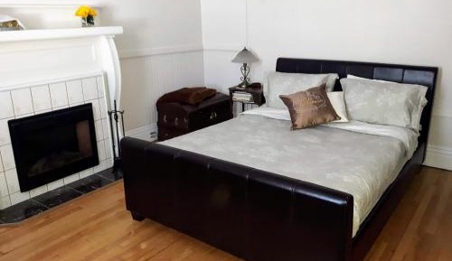 Superior Queen Room with Shared Bathroom