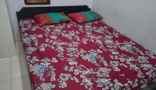 Standard Double Room with Shared Bathroom