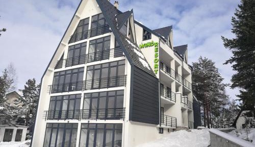 Apartment with Mountain View