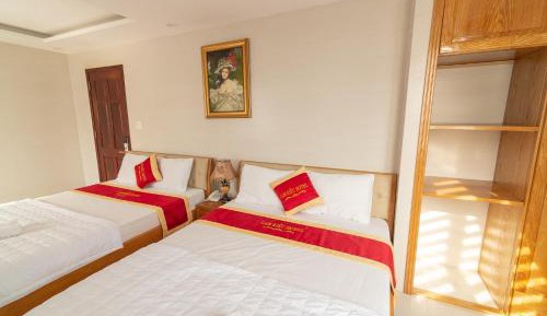 Deluxe Double Room (2 Adults + 1 Child)