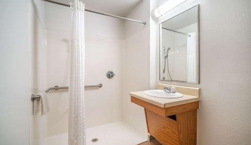 Queen Suite - Accessible