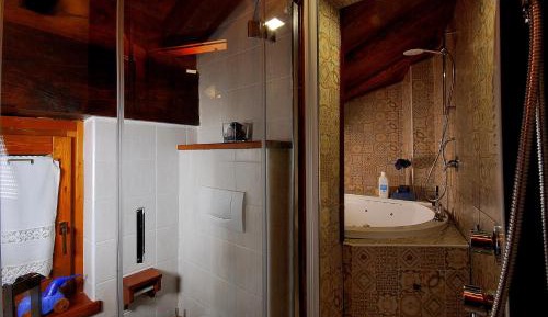 Deluxe Suite with Spa Bath