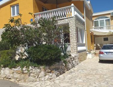 One-Bedroom Apartment with Terrace and Garden View