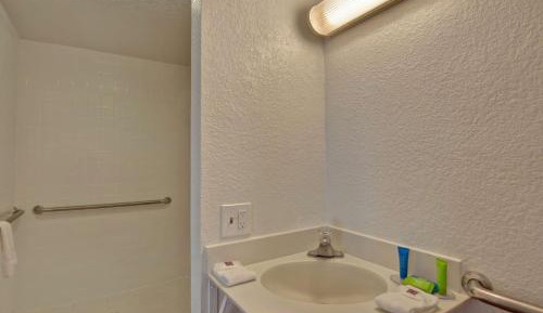 Queen Room with Two Queen Beds - Disability Access