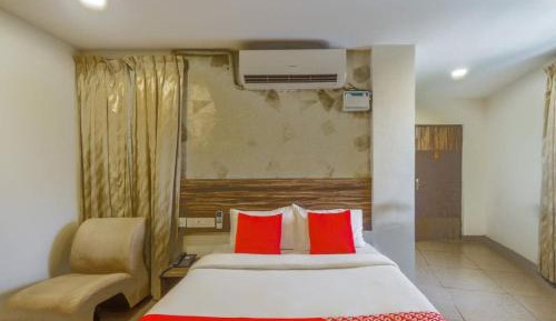 Deluxe Double Room (2 Adults + 1 Child)