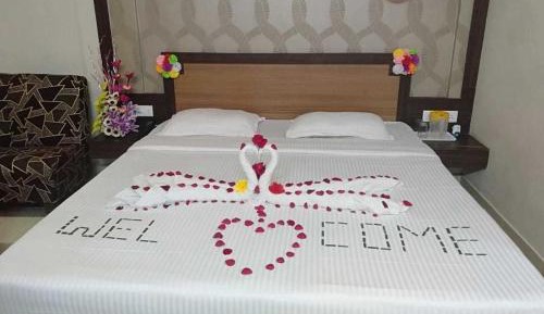 Deluxe Room (2 Adults + 1 Child)
