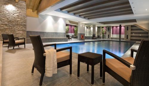 Three-Bedroom Apartment with Cabin and Spa Access (6 Adults and 2 Children)
