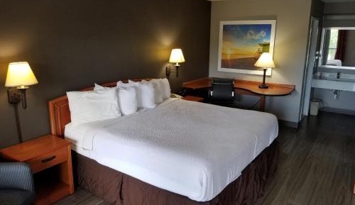 Deluxe King Room - Non-Smoking
