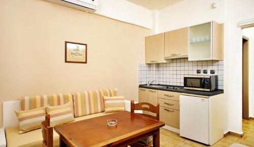 Apartment with Pool View 