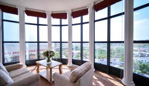 Suite with Mountain View