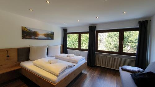 Deluxe Three-Bedroom Apartment with Sauna and Balcony