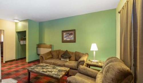 One Bedroom King Suite - Non-Smoking