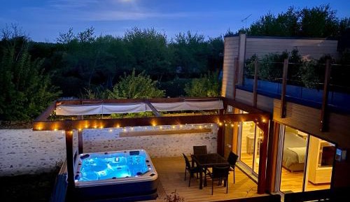 Suite with Hot Tub