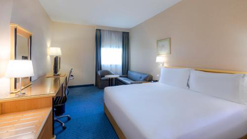 Standard King Room with Pool View