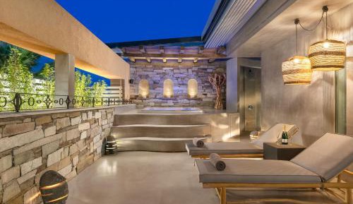 King Suite with Private Outdoor Hot Tub - Helios