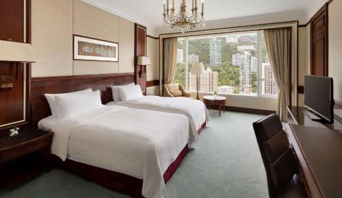 Island Shangri-La Deluxe Peak View Twin Room