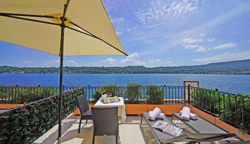 Deluxe Double Room with Lake View