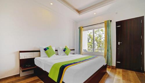 Deluxe Room with Mountain View