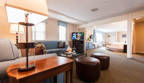 Deluxe Queen Room with Two Queen Beds - Non-Smoking