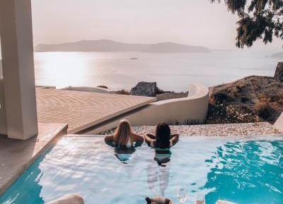Honeymoon Pool Suite 