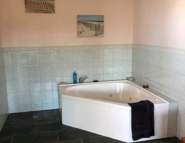 Studio with Spa Bath