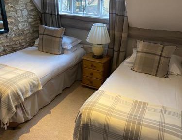 Twin Room with Private External Bathroom