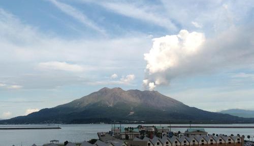 Apartment with Mountain View