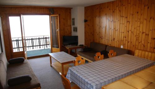One-Bedroom Apartment S023