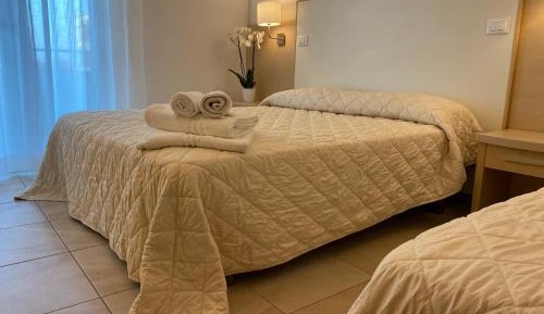 Standard Triple Room with Lateral Sea View