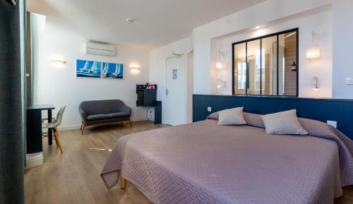 Large Double Room with Air-Conditioning