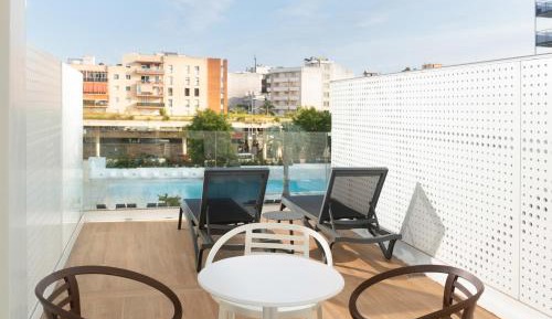 Family Room with Pool View (2 Adults + 2 Children)
