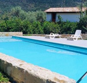 Apartment with Pool View 