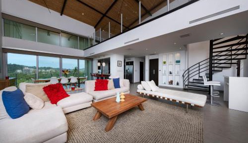 Deluxe Four-Bedroom Apartment