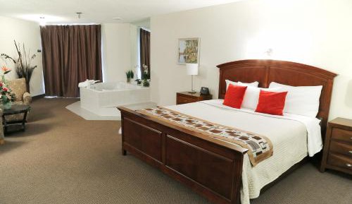 Deluxe Queen Room with Spa Bath
