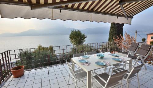Apartment with Lake View