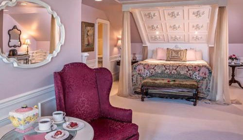 Suite with Pool View