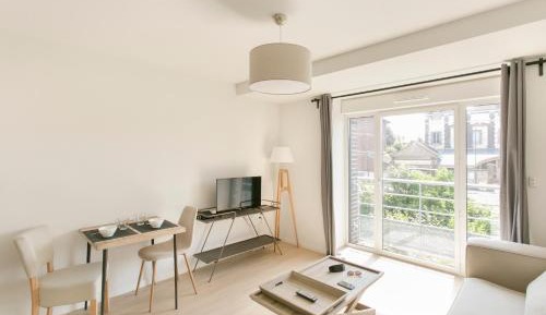 One-Bedroom Apartment Twin