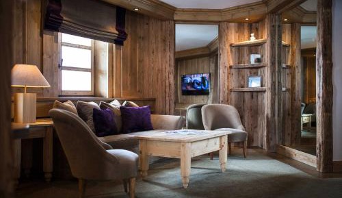 Deluxe Family Suite (2 Adults + 2 Children)