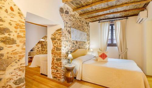 Junior Suite with Courtyard View