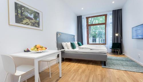 Queen Studio Apartment