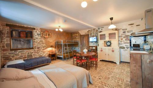 Deluxe Family Suite