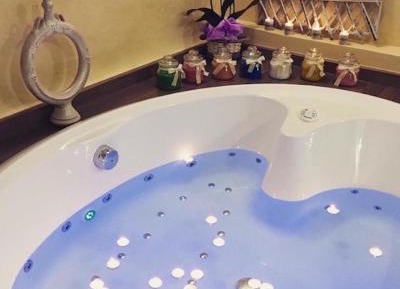 Suite with Hot Tub - Annex