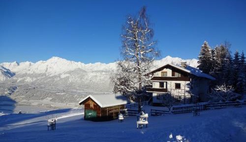 Apartment with Mountain View